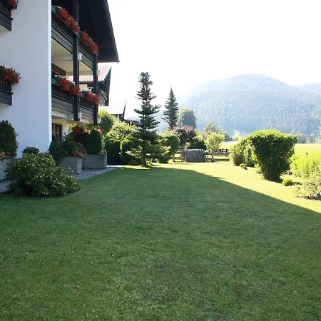 Haus Vierjahreszeiten *